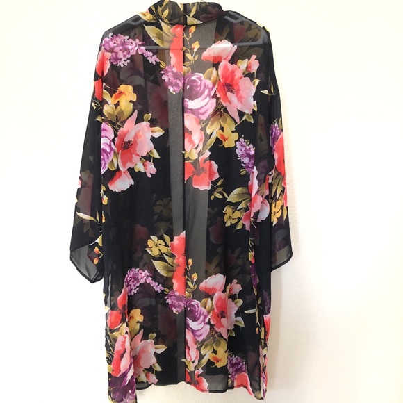 🌸 Fashion Nova Black Floral Kimono - Picture 3 of 4